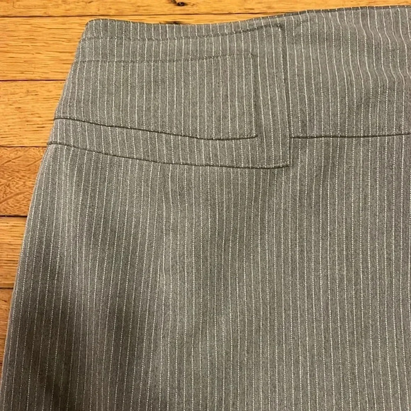 Pinstripe pencil skirt - Picture 4 of 8